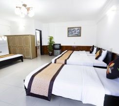 Кровать в общем номере в Casablanca Hotel