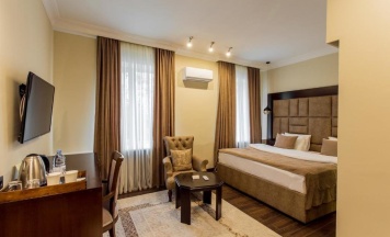 Трёхместный полулюкс в Ambassador hotel Almaty