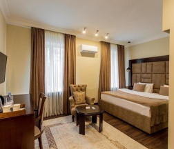 Трёхместный полулюкс в Ambassador hotel Almaty