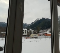 Студия с красивым видом из окна в Раш