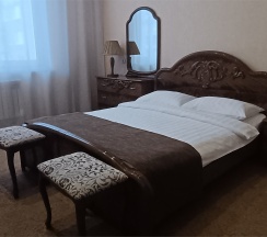 Двухкомнатный семейный стандарт с двуспальной кроватью и дополнительным спальным местом в Золотая бухта