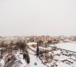 Двухместные апартаменты c 1 комнатой с балконом и с видом на город (двуспальная кровать) в Апартаменты Пролетарская 96