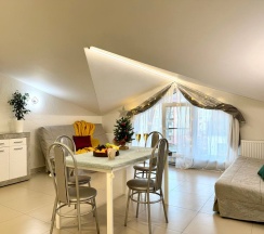 Апартаменты №9 "Люкс" на мансардном этаже в Саквояж