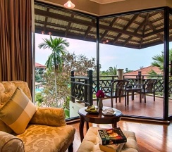 Номер Deluxe с видом на бассейн в Angkor Palace Resort & Spa