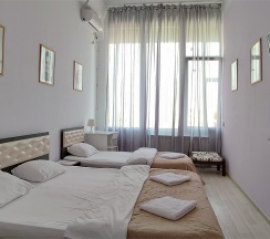 Трехместный номер №506 в Bla Bla Hostel