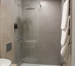 Шестиместные апартаменты улучшенные. Корпус 4* (Заезд в 14-00, выезд в 12-00) в Сказка
