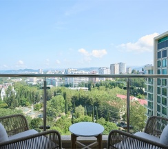 Номер Executive на клубном этаже, с видом на город – с двуспальной кроватью в Pullman Sochi Centre
