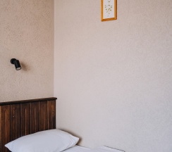 Четырехместный "Стандарт" с балконом в Крыжовник