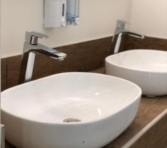 Кровать  в мужском шестиместном номере в Танский