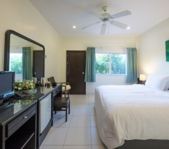 Трёхместный номер Standard в Lokal Phuket