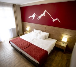 Двухместный номер комфорт с балконом и видом на горы в Ays Design Hotel