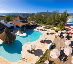 Апартаменты в Hospitality Expert F32 Beach front Pool & Chef