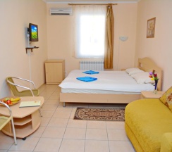 Трёхместный полулюкс в Глафировка лэнд