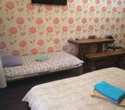 Трехместный номер с двуспальной и односпальной кроватями в Марсель