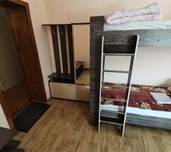 Улучшенный номер до 6 гостей с двухъярусными кроватями (Женский)) в Dom hostel
