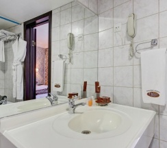 Двухместный номер Superior с видом на город двуспальная кровать в Премьер Алатау