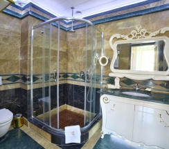 Двухместный люкс Mansion Premium с видом на море двуспальная кровать в Отель Seven Hills Palace
