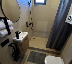 Семейный коттедж с красивым видом из окна в Болото