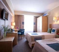 Двухместный номер Standard с балконом двуспальная кровать в Club Hotel  Dostuk
