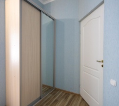 Комната улучшенная с 2 односпальными кроватями и диваном в Гренч
