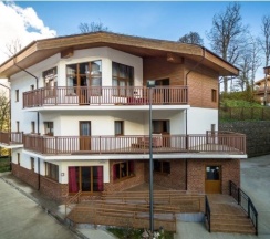 Шале 28 Стандарт с балконом (одна большая кровать) в Шале 28