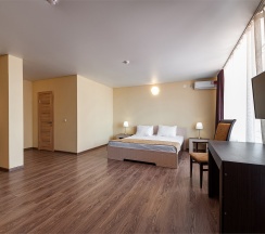 Полулюкс на троих-четверых гостей с балконом и видом во двор (в корпусе Б) в Оптимист