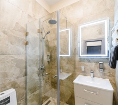 Улучшенный номер с 1 кроватью в Simple Weekend inn hotel
