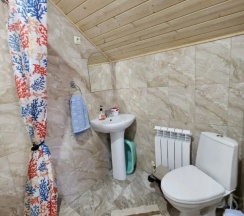 Двухместный семейный люкс Standard с балконом и с видом на горы двуспальная кровать в Атмосфера