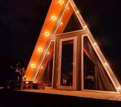 Коттедж А-Frame в Побег из квартиры