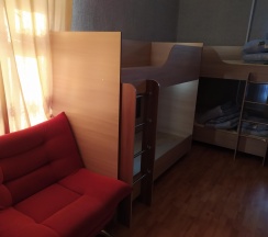 Кровать в 8-местном мужском номере 25м2 в Диско