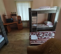 Улучшенный номер до 6 гостей с двухъярусными кроватями (Женский)) в Dom hostel