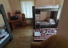 Улучшенный номер до 6 гостей с двухъярусными кроватями (Женский)) в Dom hostel