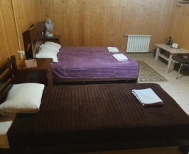 Трехместный делюкс с двухспальной и односпальной кроватью в Myesto