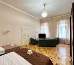 Трёхкомнатный номер с видом в атриум в Hotel park river