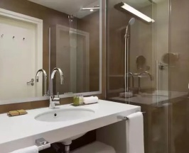 Двухместный семейный двуспальная кровать в DoubleTree by Hilton Moscow-Vnukovo Airport