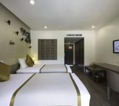 Двухместный номер Deluxe с балконом и с видом на бассейн 2 отдельные кровати в Chanalai Flora Resort, Kata Beach