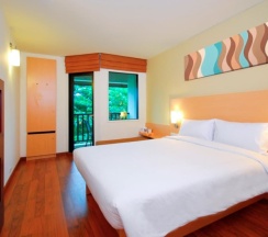Двухместный номер Standard с балконом двуспальная кровать в ibis Phuket Kata