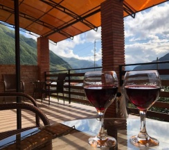 Двухместный номер Standard с балконом (двуспальная кровать) в Отель Paradise Kazbegi