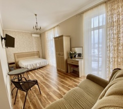 Апартаменты LUX  4 местные  с видом на горы ( 2х спальная кровать или 2 односпальные) в Red Rose