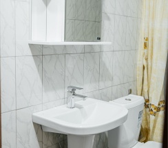 Четырехместный номер с двуспальной и двухъярусной кроватью в Пик Архыза