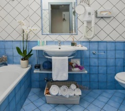Двухместный номер With hot tube Executive Seaview (двуспальная кровать) в Positano Art Hotel Pasitea