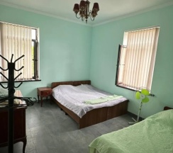 Шестиместные апартаменты с балконом и с красивым видом из окна в Rozetta