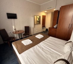 Номер комфорт с 1 двуспальной кроватью в Рублев