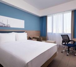 Двухместный номер двуспальная кровать в Hampton by Hilton Astana Triumphal Arch