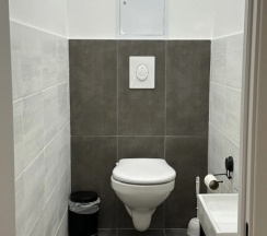 Апартаменты Comfort с 3 комнатами с видом на город в Апартаменты WHITE APARTMENT рядом с центром