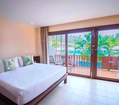 Номер Standard с видом на бассейн в Arinara Beach Resort Phuket