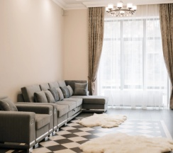 Вилла с балконом и с красивым видом из окна в Residence Village