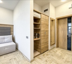 Корпус 2 *Супер Люкс* 5-ти местный (с балконом) в Анжелина