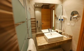 Двухместный номер Standard с видом на бассейн двуспальная кровать в Tolip El Narges Hotel & Spa