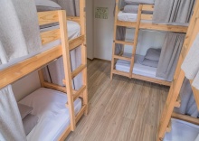 Кровать в 6-местном женском номере (общие удобства) в Hot Place Guest House